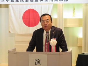 挨拶をする秋山本部長